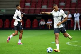 策略更加审 策略更加审